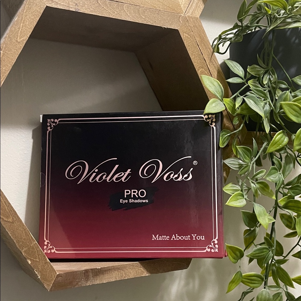 Violet Voss PRO Eyeshadow Palette - Matte About You